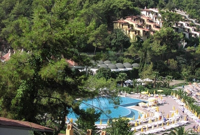 HiLLSiDE BEACH CLUB