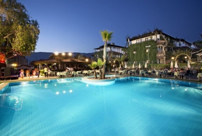 Club Titan Hotel