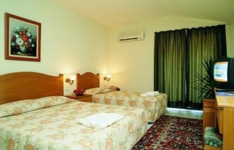 SANDY BEACH HOTEL