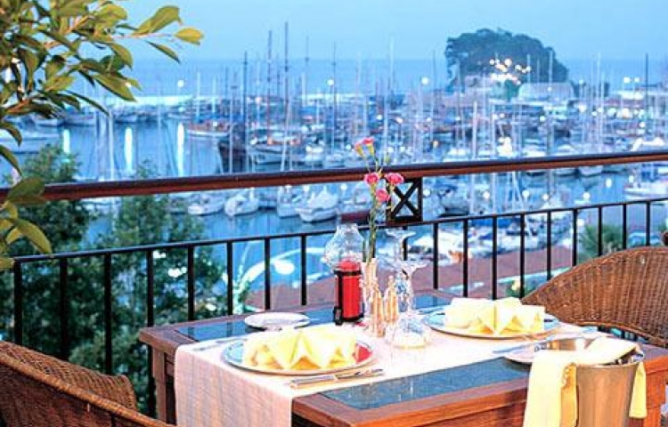 TURKiZ HOTEL THALASSO CENTRE & MARiNA