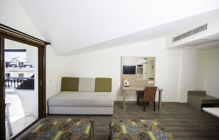 Palmet Beach Resort Hotel