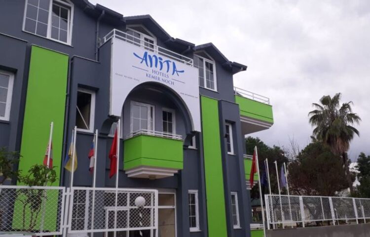 Anita Kemer Noch Hotel