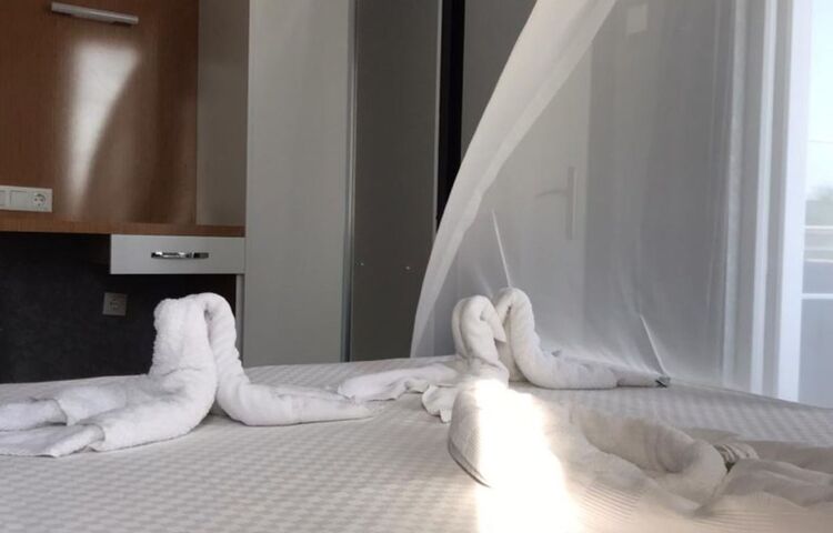 Anita Kemer Noch Hotel