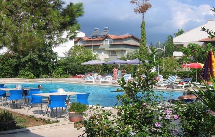 Anita Kemer Noch Hotel
