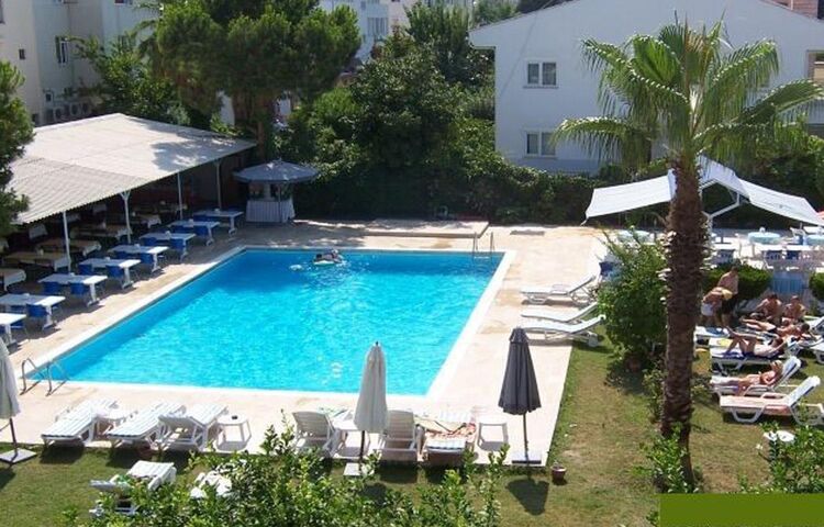 Anita Kemer Noch Hotel