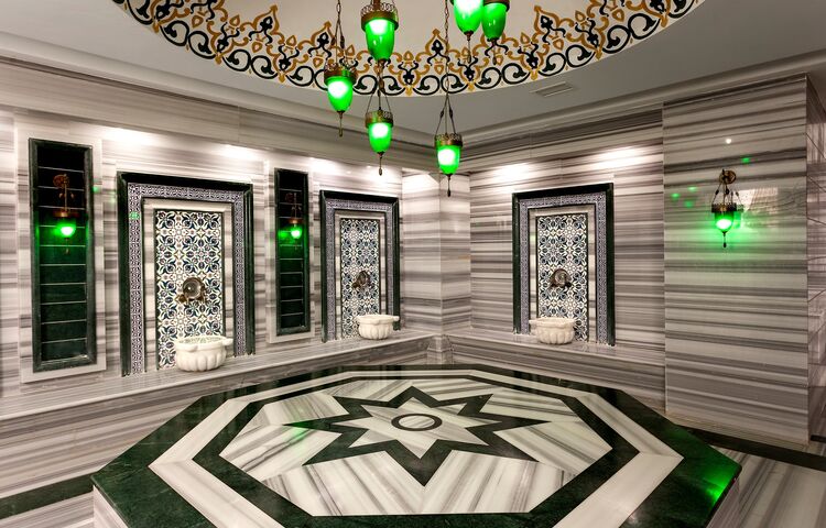 Karmir Hotel Resort & Spa