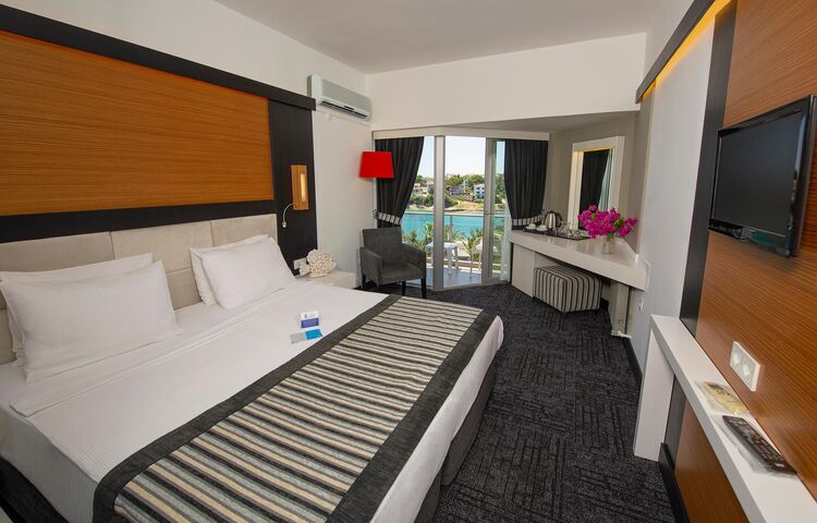 Ladin Hotel
