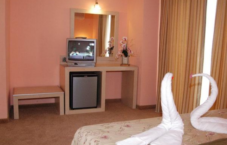 LOYAL HOTEL