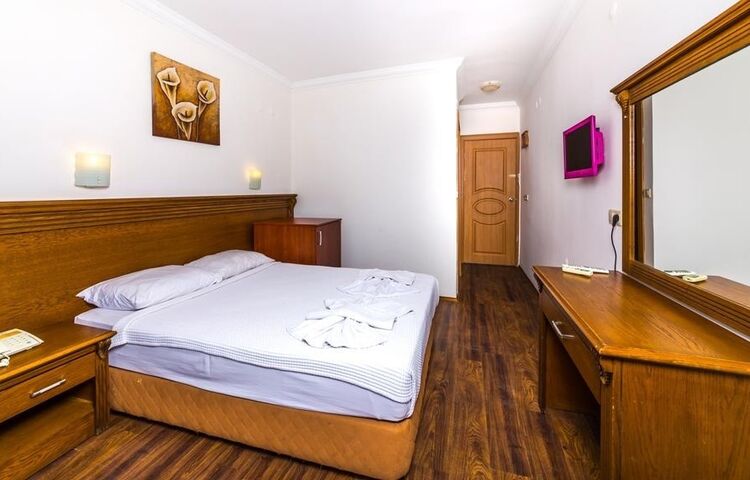 Honeymoon Beach Hotel