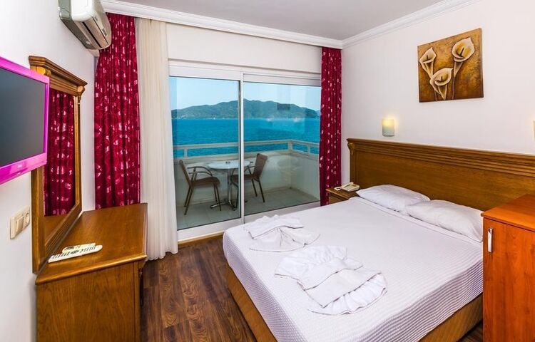 Honeymoon Beach Hotel
