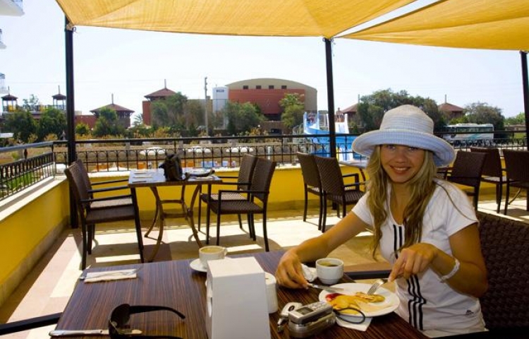 LOCEANICA BEACH RESORT  